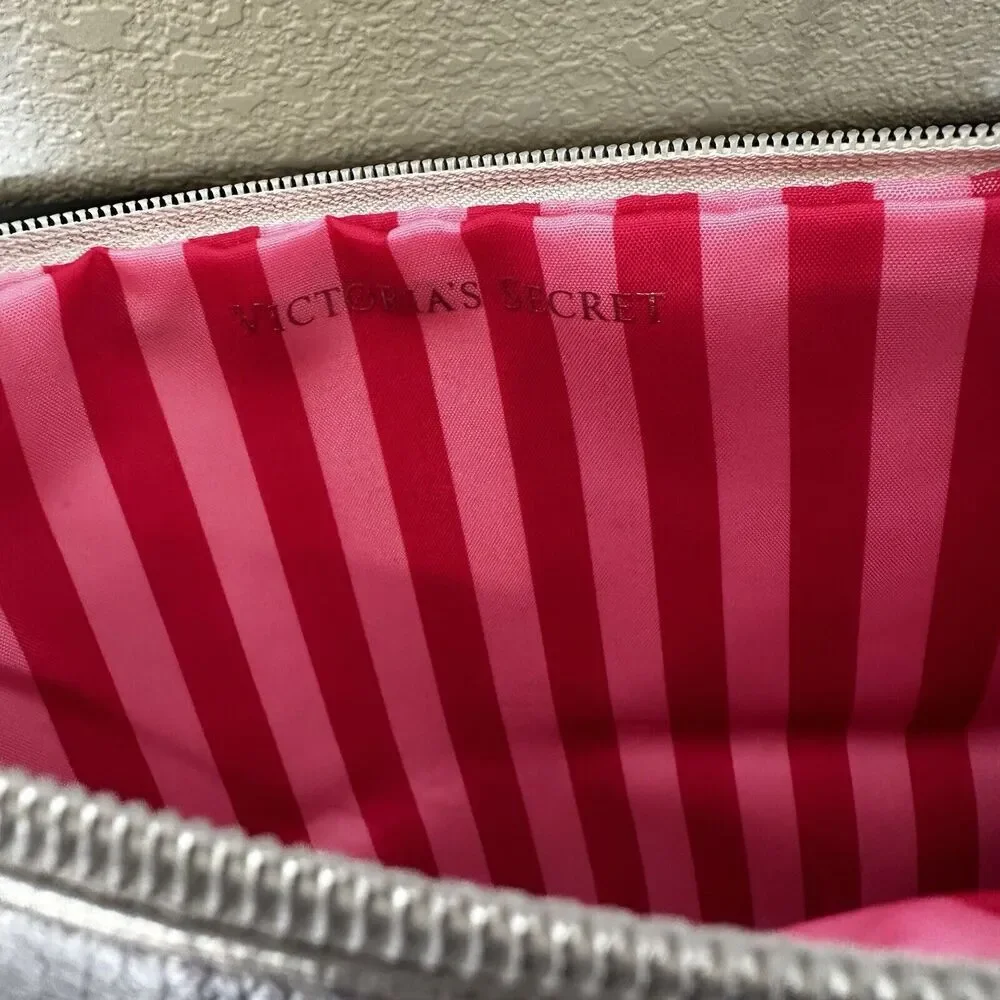 Victoria's Secret‎ Angel Clutch Make Up Bag In Silver Bling Cute Night Zip Close